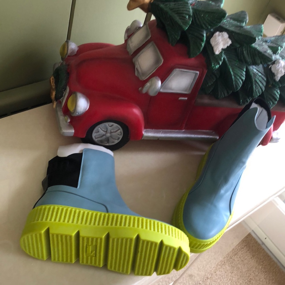 BRAND NEW Puma Fenty Chelsea Sneaker Boots!